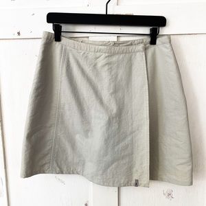 Royal Robbins athleisure Skort front flap in stone size 10